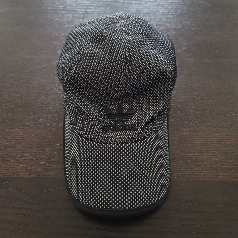 Adidas Unisex Sports Golf Cap Black and White woven Unstructured Comfort